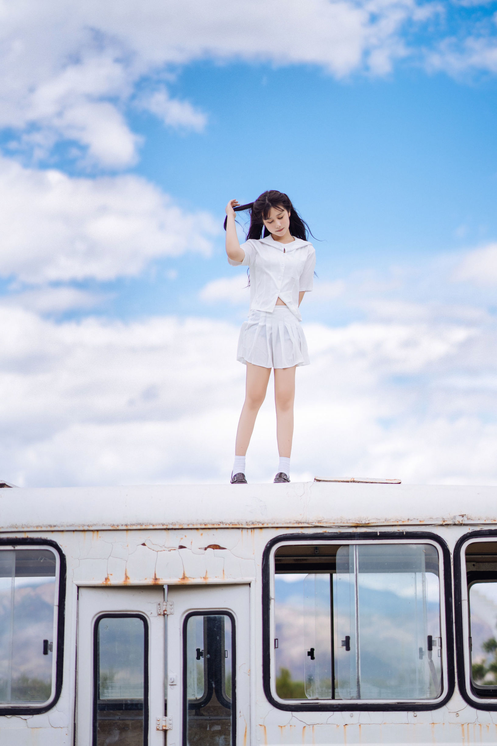 [COS福利]微博福利姬镜酱静夏之JK少女插图